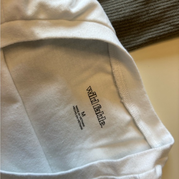 Assorted Medium Crop Top Tees - Picture 6 of 7